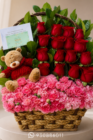 CANASTA ARTESANAL DE ROSAS, CLAVELES Y PELUCHE